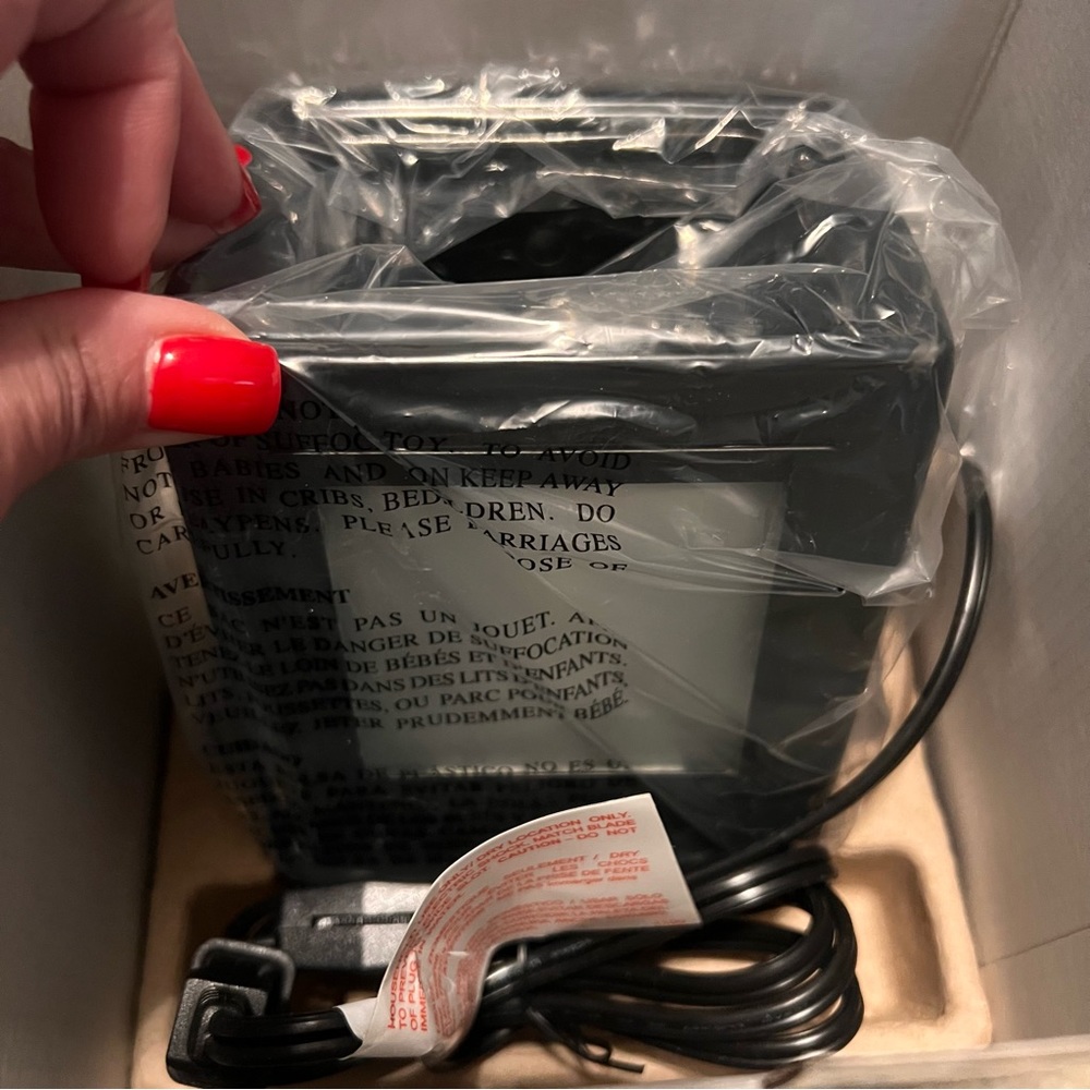 SCENTSY Gallery Ebony Cube w/ University of NC Window